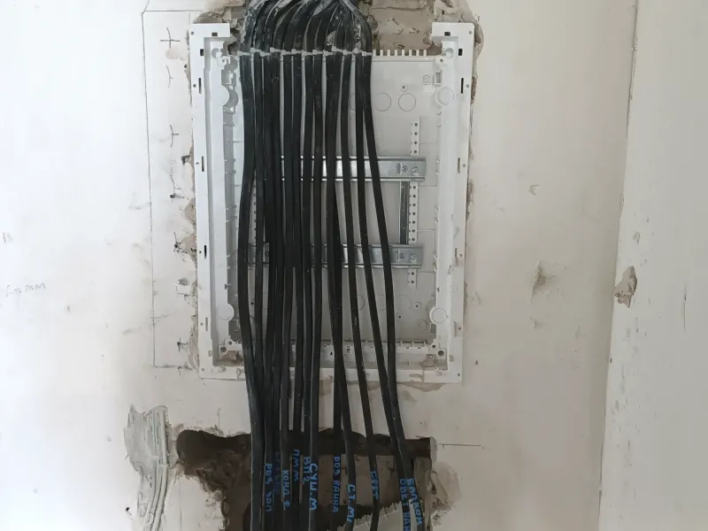 Достаю кабеля из стрейч-пленки, кабеля остались чистыми, и маркировка на кабеле отлично сохранилась